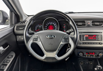 Подержанный автомобиль Kia Rio Sedan 2016 года (21 фото)