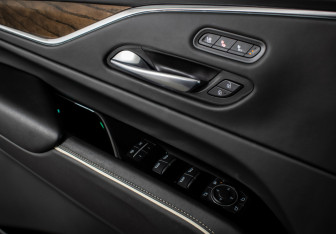 Подержанный автомобиль Cadillac Escalade Suv 2023 года (29 фото)