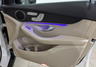 Подержанный автомобиль Mercedes-Benz GLC Coupe 2021 года (27 фото)