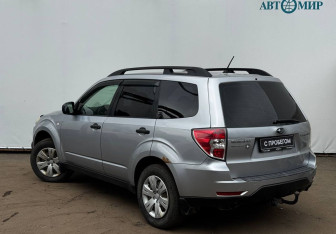 Подержанный автомобиль Subaru Forester Suv 2012 года (6 фото)