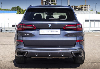 Подержанный автомобиль BMW X5 2019 года (5 фото)