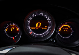 Подержанный автомобиль Citroen C4 Hatchback 2013 года (15 фото)