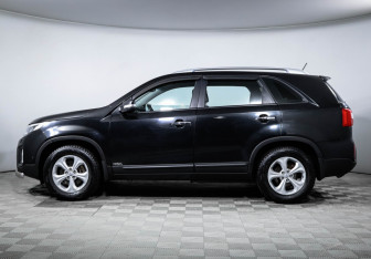 Подержанный автомобиль Kia Sorento 2016 года (8 фото)
