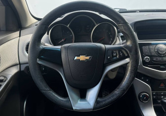 Подержанный автомобиль Chevrolet Cruze Sedan 2012 года (12 фото)