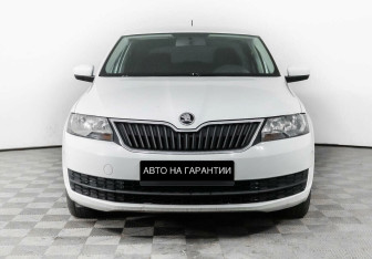 Подержанный автомобиль Skoda Rapid Liftback 2015 года (2 фото)