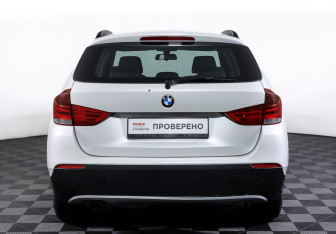 Подержанный автомобиль BMW X1 2011 года (6 фото)