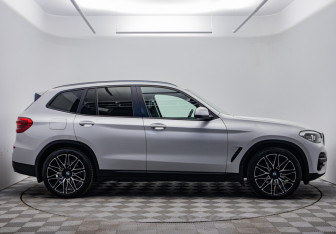 Подержанный автомобиль BMW X3 2020 года (4 фото)