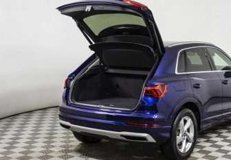 Подержанный автомобиль Audi Q3 2021 года (19 фото)