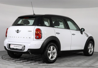 Подержанный автомобиль MINI Countryman 2016 года (5 фото)