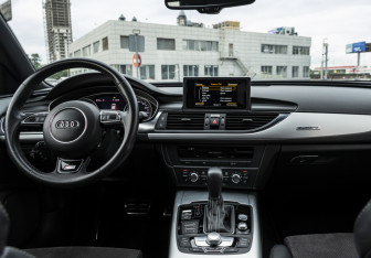 Подержанный автомобиль Audi A6 Sedan 2018 года (12 фото)