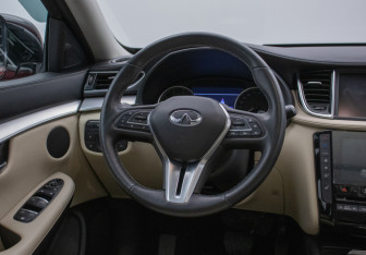 Подержанный автомобиль Infiniti QX50 2019 года (14 фото)
