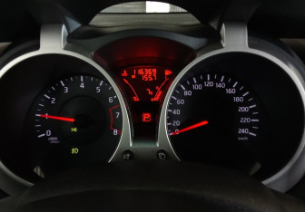 Подержанный автомобиль Nissan Juke 2011 года (13 фото)