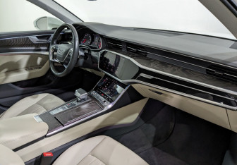 Подержанный автомобиль Audi A6 Sedan 2020 года (17 фото)