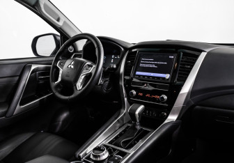 Подержанный автомобиль Mitsubishi Montero Sport 2021 года (9 фото)