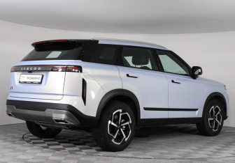 Подержанный автомобиль Jaecoo J7 2024 года (5 фото)