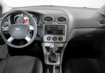 Подержанный автомобиль Ford Focus Hatchback 2011 года (11 фото)