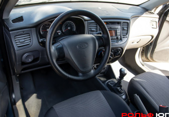 Подержанный автомобиль Kia Rio Hatchback 2009 года (13 фото)