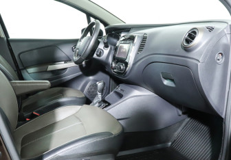 Подержанный автомобиль Renault Kaptur 2018 года (9 фото)