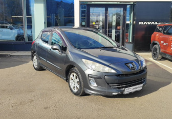 Подержанный автомобиль Peugeot 308 Hatchback 2009 года (3 фото)