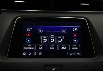 Подержанный автомобиль Cadillac XT4 2021 года (16 фото)