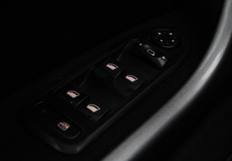 Подержанный автомобиль Peugeot 408 2014 года (14 фото)