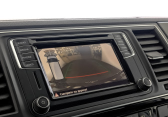 Подержанный автомобиль Volkswagen Multivan 2015 года (28 фото)
