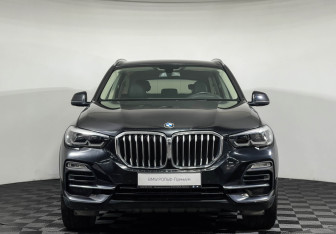 Подержанный автомобиль BMW X5 2020 года (3 фото)