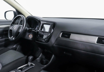 Подержанный автомобиль Mitsubishi Outlander 2015 года (8 фото)