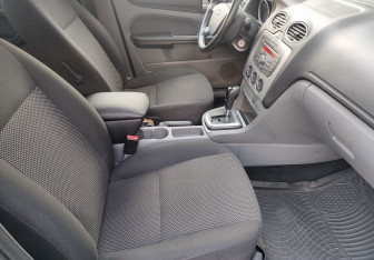 Подержанный автомобиль Ford Focus Hatchback 2010 года (9 фото)