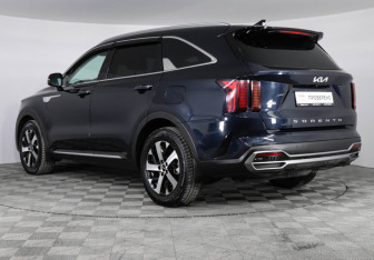 Подержанный автомобиль Kia Sorento 2022 года (7 фото)