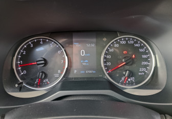 Подержанный автомобиль Toyota RAV4 2021 года (16 фото)