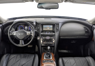 Подержанный автомобиль Infiniti QX70 2016 года (14 фото)