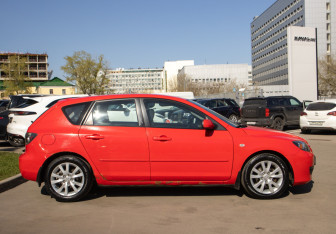 Подержанный автомобиль Mazda 3 Hatchback 2006 года (3 фото)