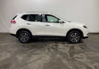 Подержанный автомобиль Nissan X-Trail 2016 года (8 фото)
