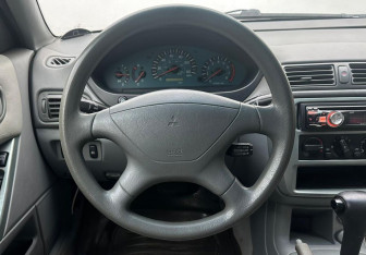 Подержанный автомобиль Mitsubishi Galant Sedan 2003 года (12 фото)