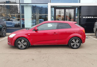 Подержанный автомобиль Kia Ceed Hatchback 2008 года (8 фото)