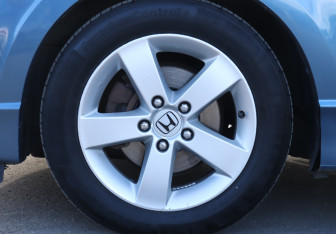 Подержанный автомобиль Honda Civic Sedan 2011 года (16 фото)