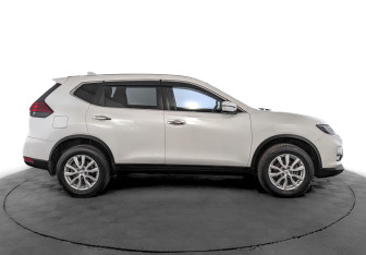 Подержанный автомобиль Nissan X-Trail 2022 года (4 фото)