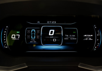 Подержанный автомобиль Jetour X70 2024 года (14 фото)