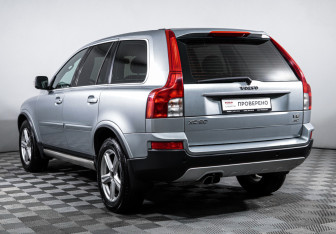 Подержанный автомобиль Volvo XC90 2008 года (7 фото)
