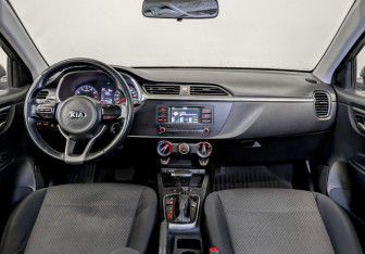 Подержанный автомобиль Kia Rio Hatchback 2021 года (13 фото)