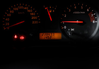 Подержанный автомобиль Nissan Note 2007 года (10 фото)