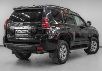 Подержанный автомобиль Toyota Land Cruiser Prado 2019 года (5 фото)