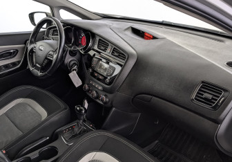 Подержанный автомобиль Kia Ceed Hatchback 2014 года (13 фото)