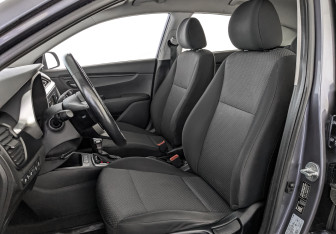 Подержанный автомобиль Kia Rio Hatchback 2021 года (18 фото)