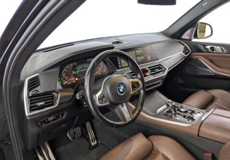 Подержанный автомобиль BMW X5 2021 года (16 фото)