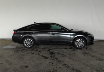 Подержанный автомобиль Hyundai Sonata 2020 года (4 фото)