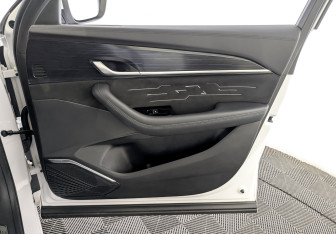 Подержанный автомобиль Geely Monjaro 2024 года (25 фото)