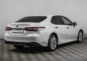Подержанный автомобиль Toyota Camry Sedan 2020 года (5 фото)
