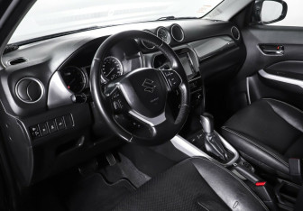 Подержанный автомобиль Suzuki Vitara 2017 года (12 фото)
